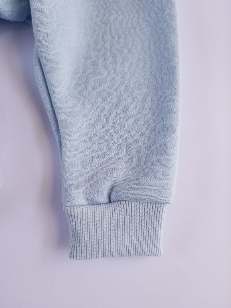Conjunto deportivo azul