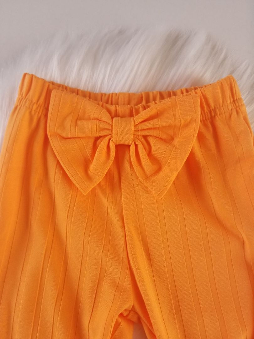 Body y pantalón con lazo delantero (incluye cinta)