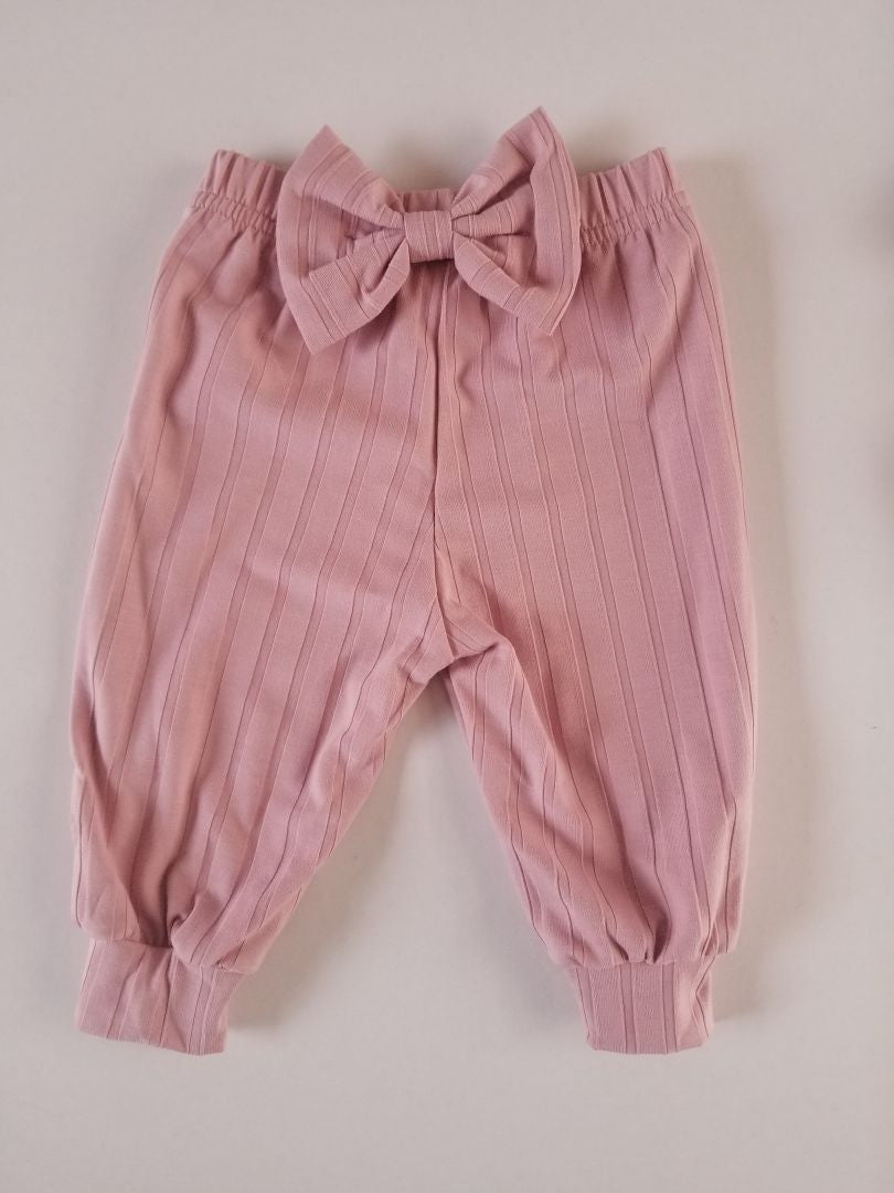 Body y pantalón con lazo delantero (incluye cinta)