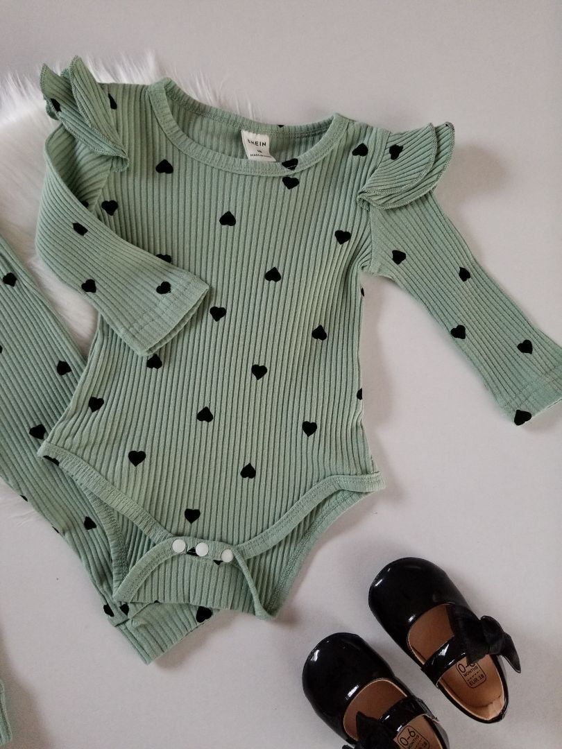 Conjunto estampado de corazones