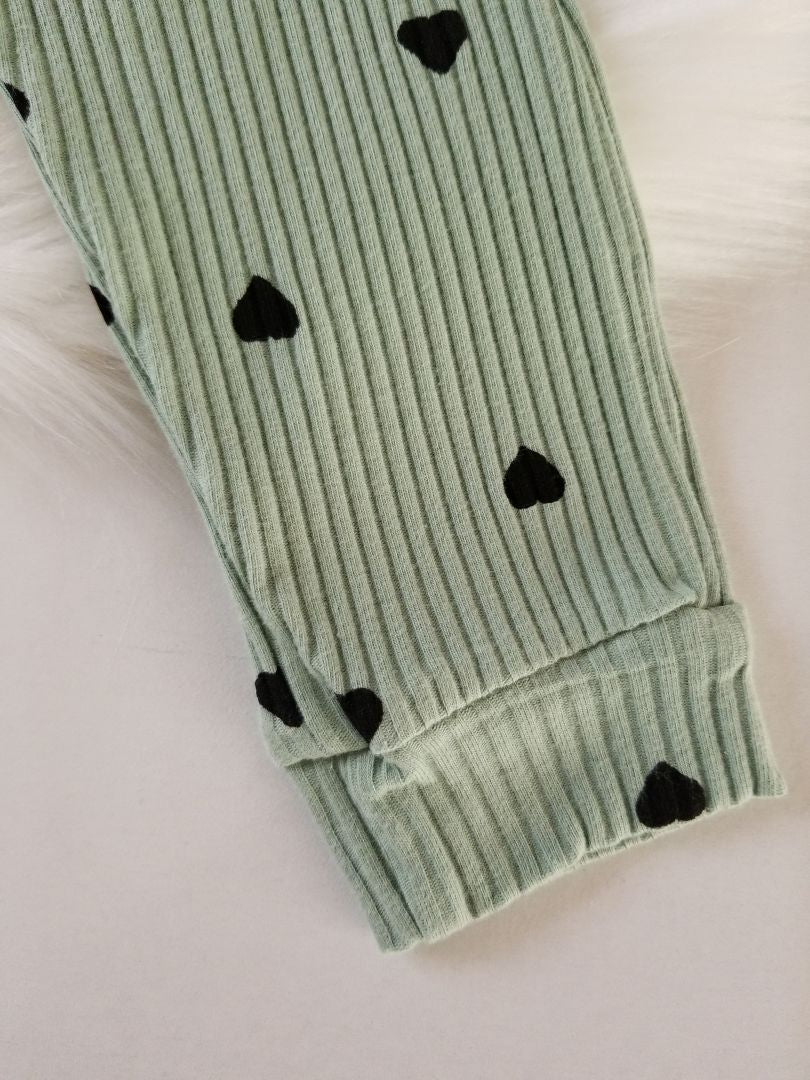 Conjunto estampado de corazones