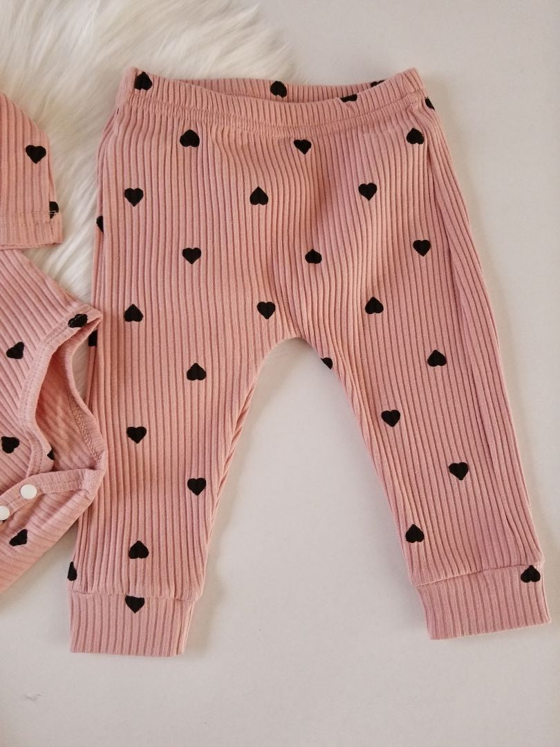 Conjunto estampado de corazones