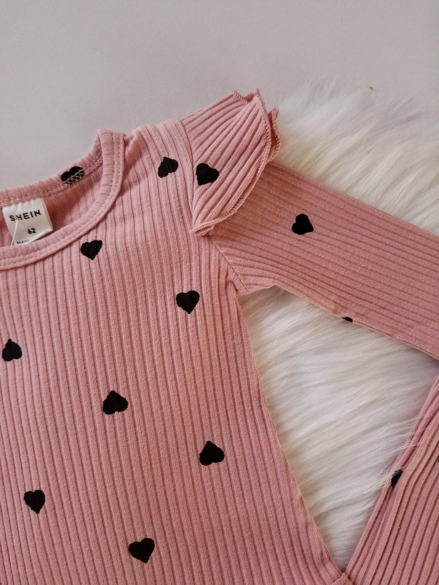 Conjunto estampado de corazones