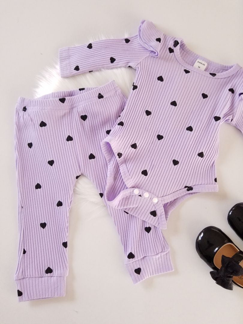 Conjunto estampado de corazones