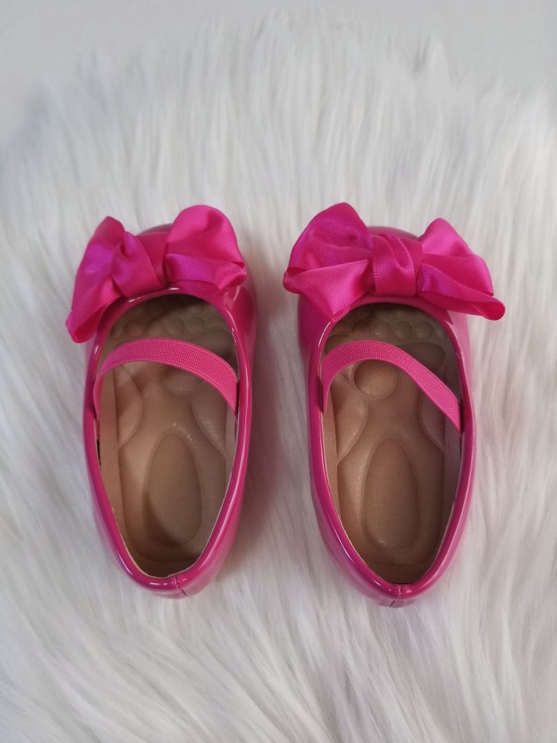 Zapatos de charol con lazo