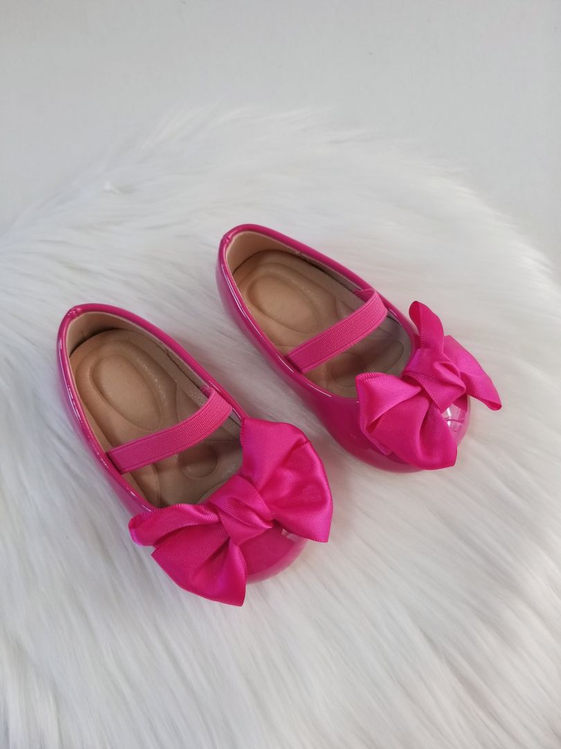 Zapatos de charol con lazo