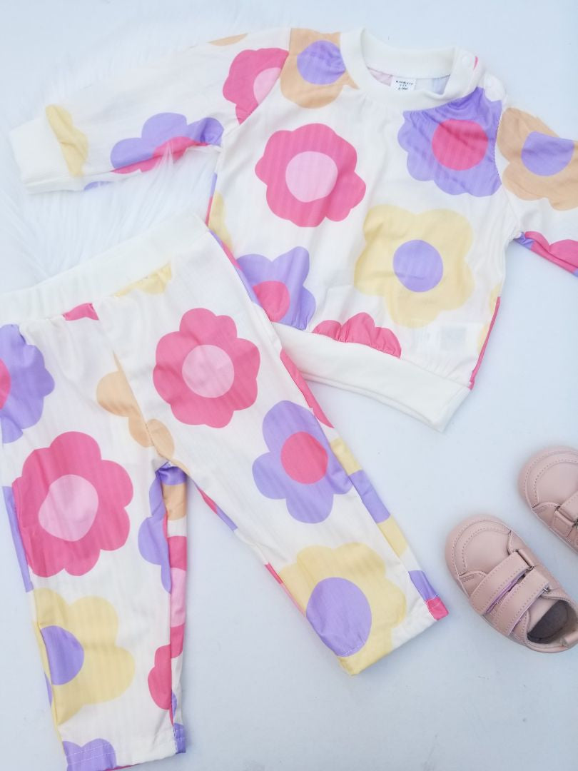 Conjunto floral niña
