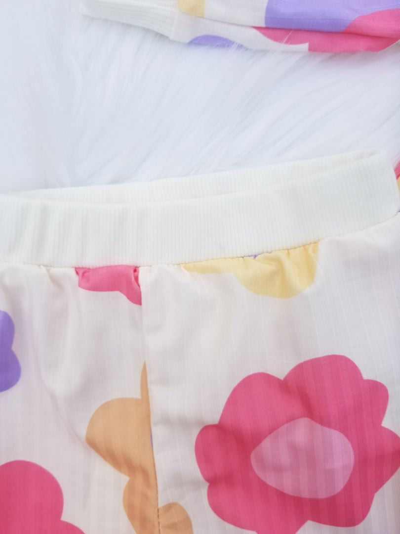 Conjunto floral niña
