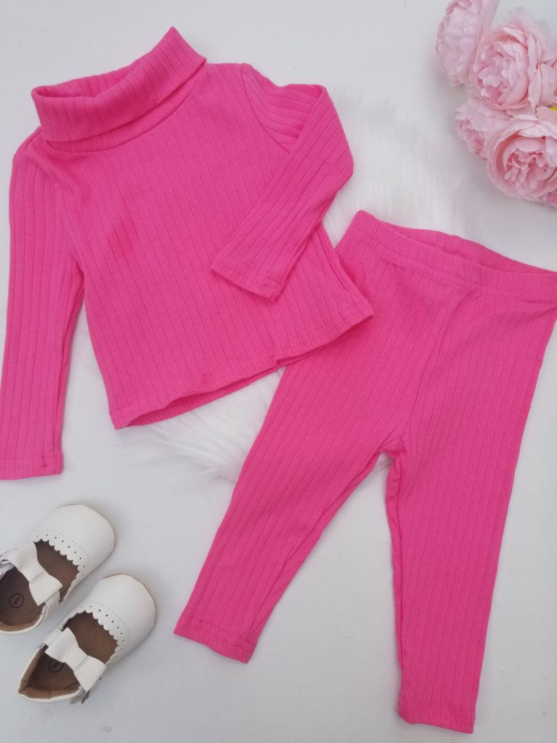 Conjunto de pantalón y suéter de cuello