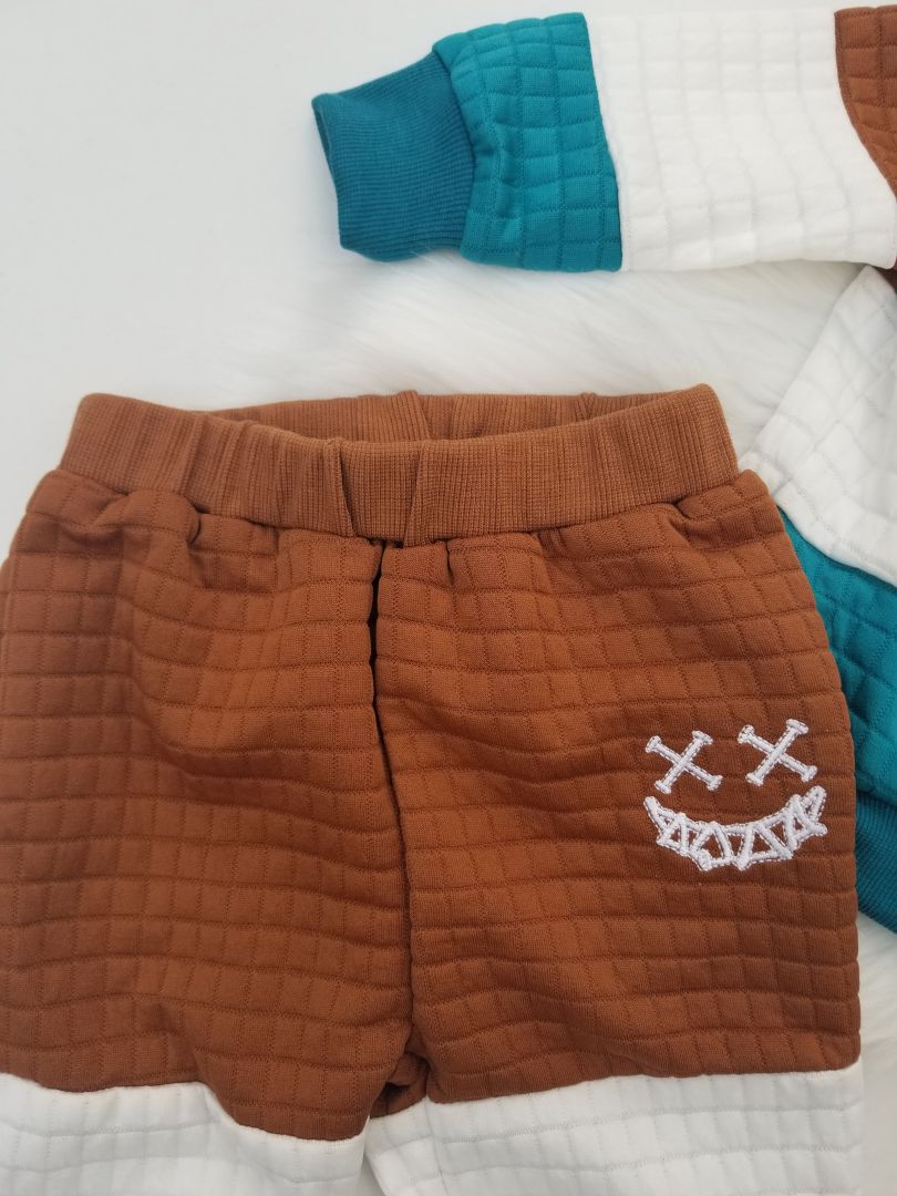 Conjunto con franjas de 3 colores