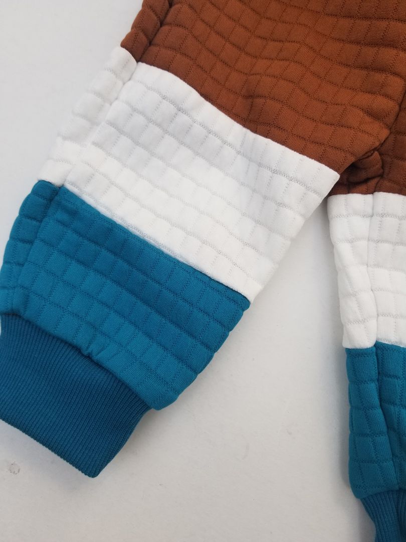 Conjunto con franjas de 3 colores