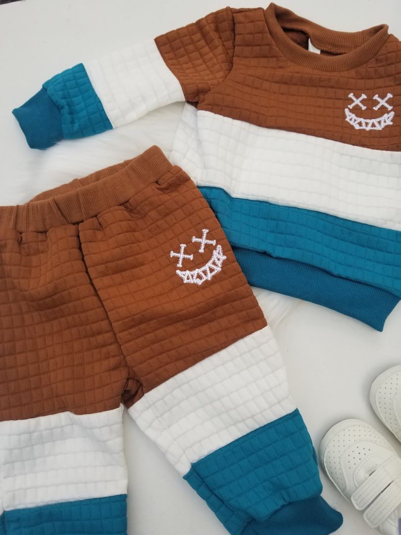 Conjunto con franjas de 3 colores