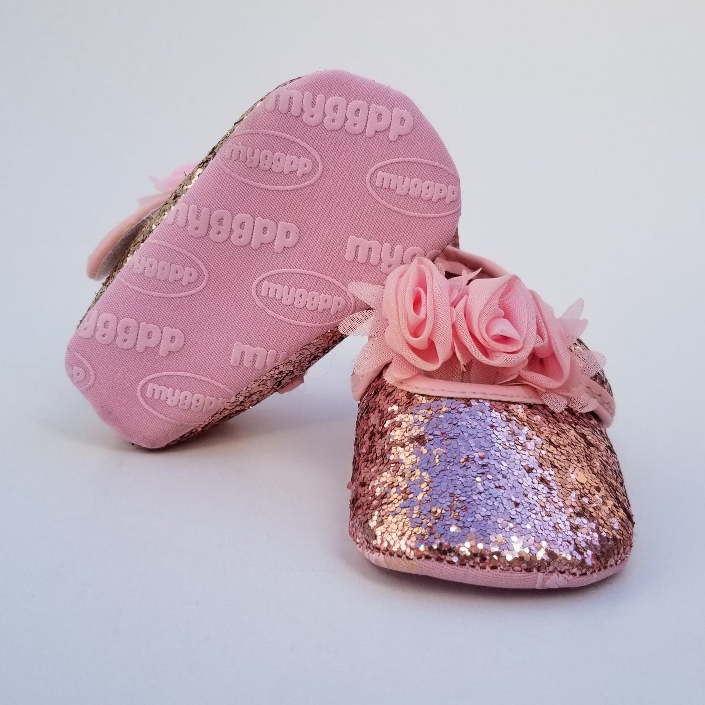 Zapatos de lentejuelas y flores