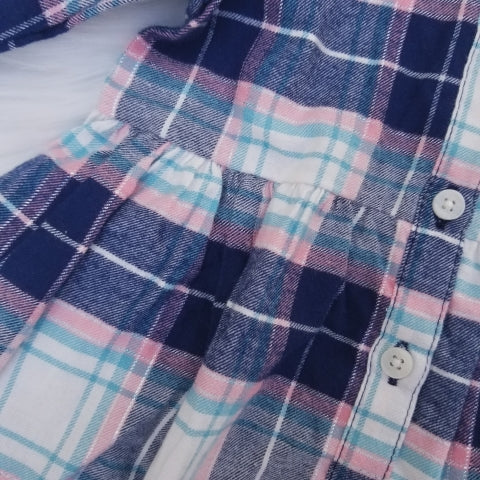 Vestido de cuadros con mangas largas