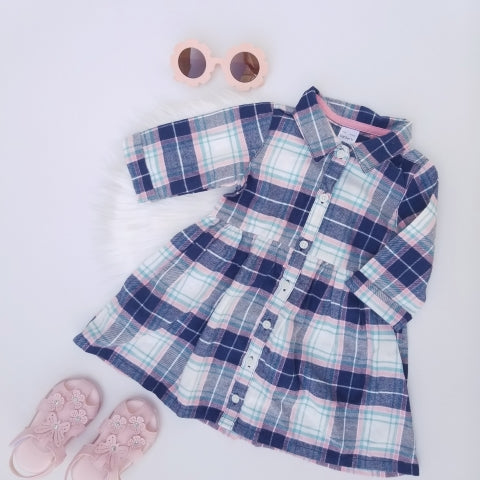 Vestido de cuadros con mangas largas