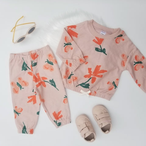Conjunto de flores anaranjadas
