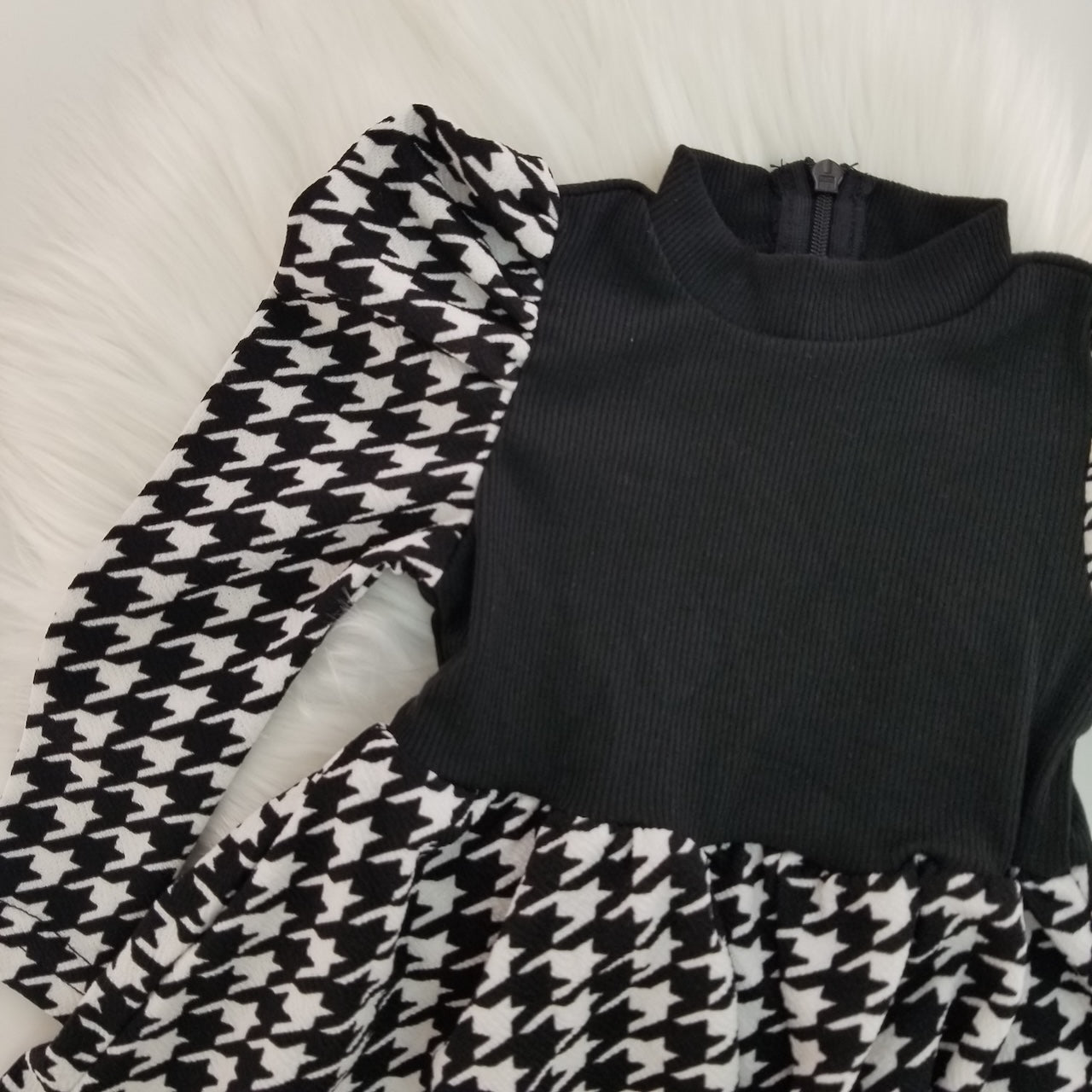 Vestido con mangas abombadas