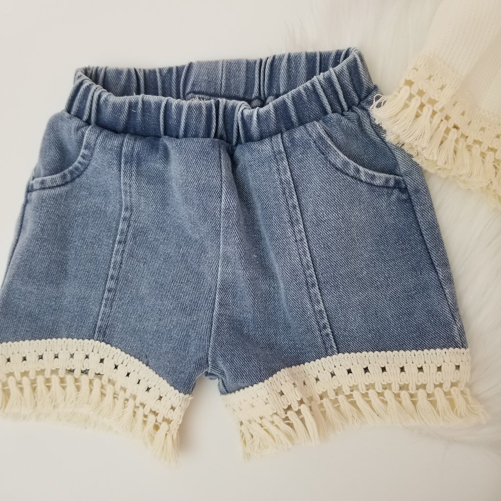 Conjunto de short y blusa de flecos