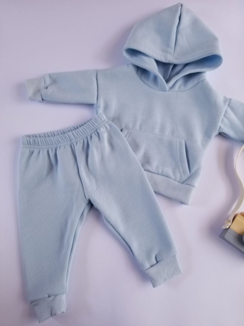 Conjunto deportivo azul