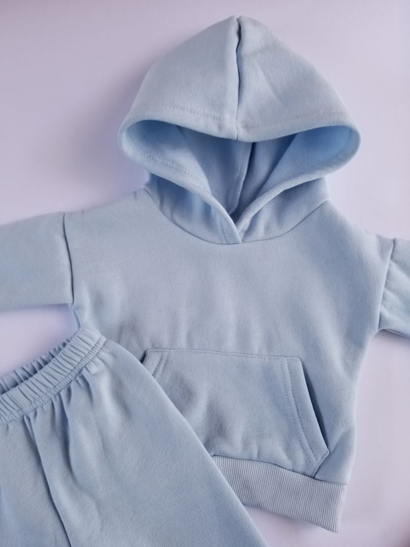 Conjunto deportivo azul