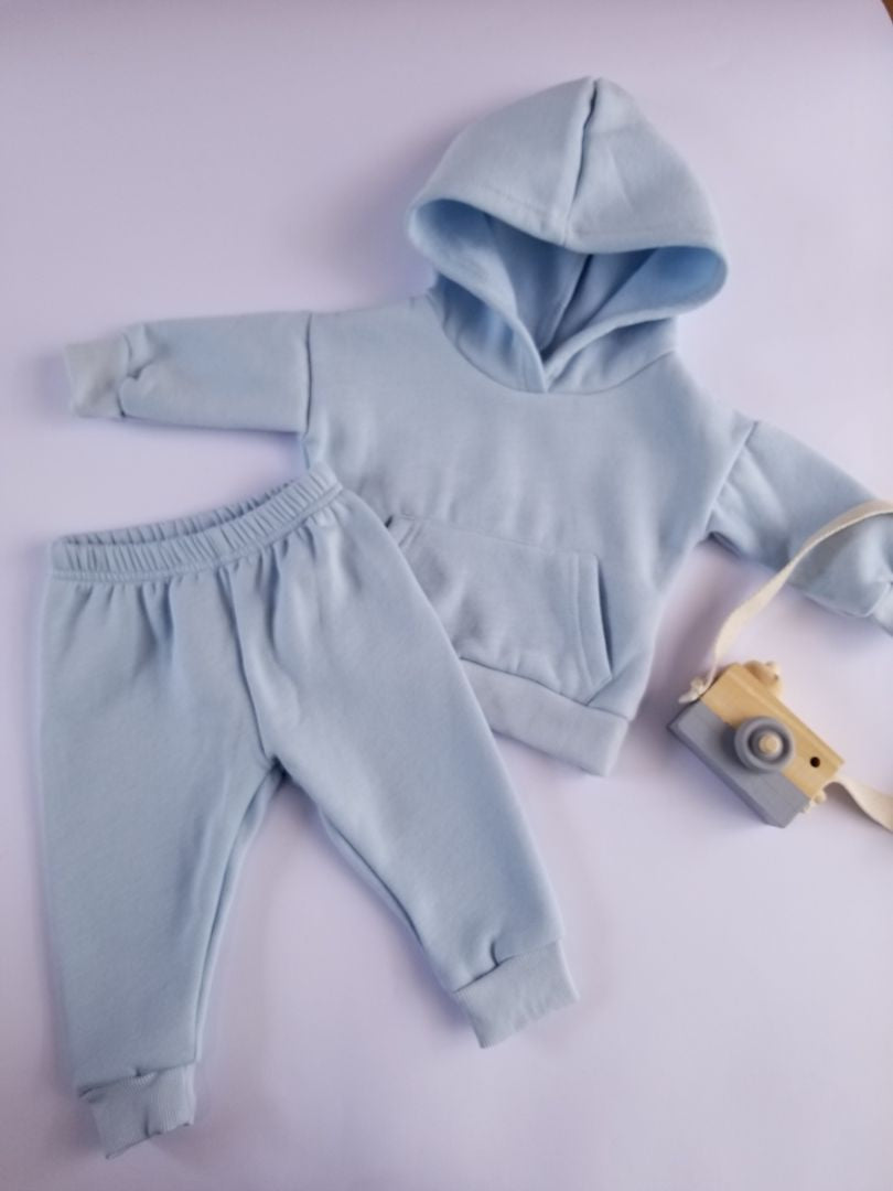 Conjunto deportivo azul