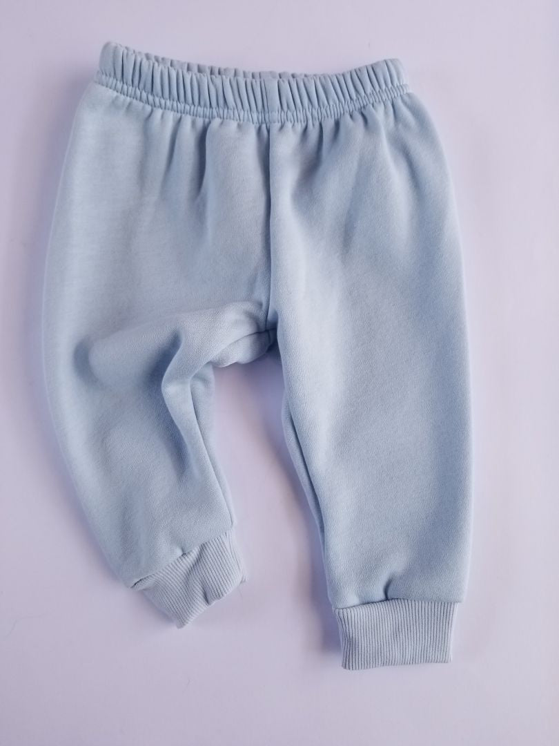 Conjunto deportivo azul