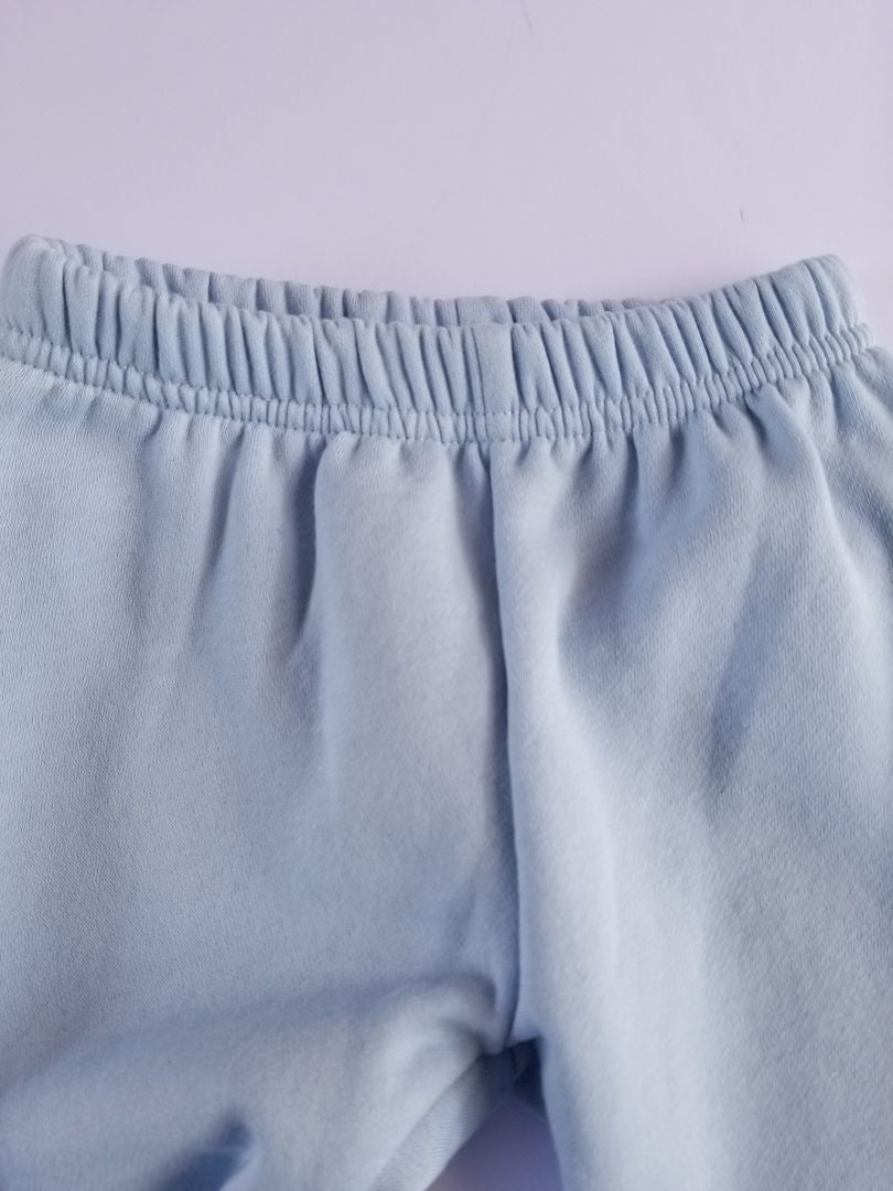 Conjunto deportivo azul