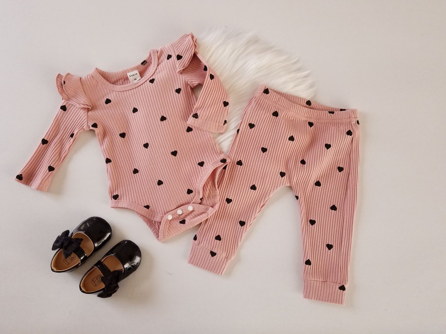 Conjunto estampado de corazones