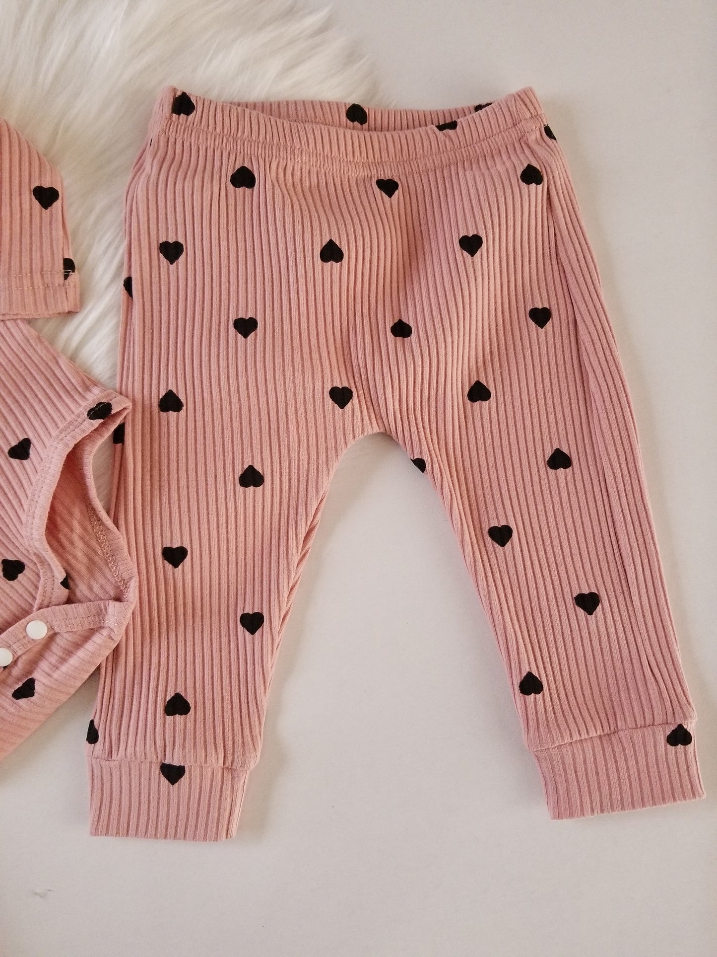Conjunto estampado de corazones