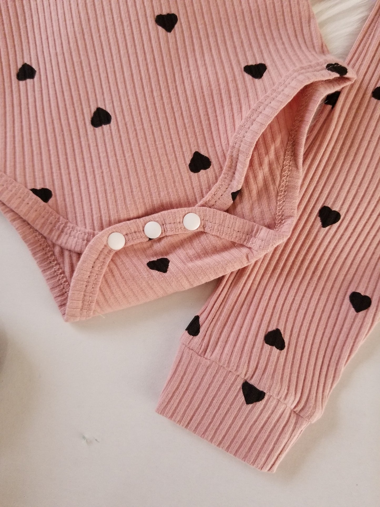 Conjunto estampado de corazones