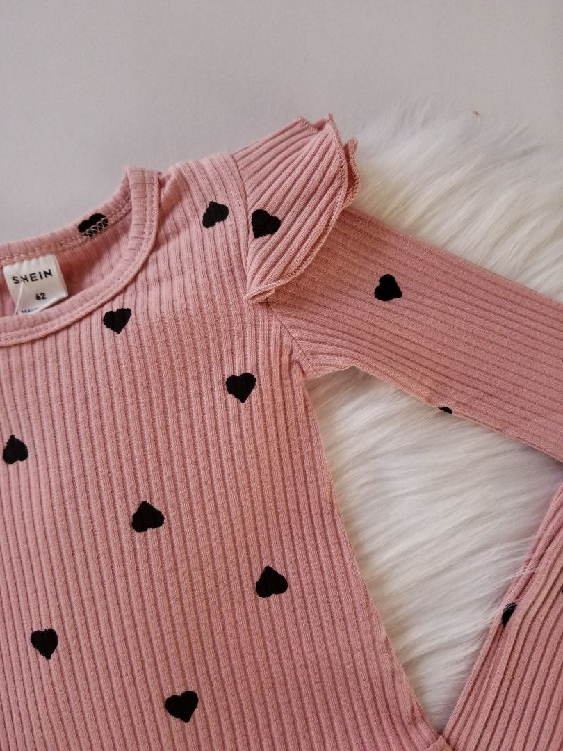 Conjunto estampado de corazones