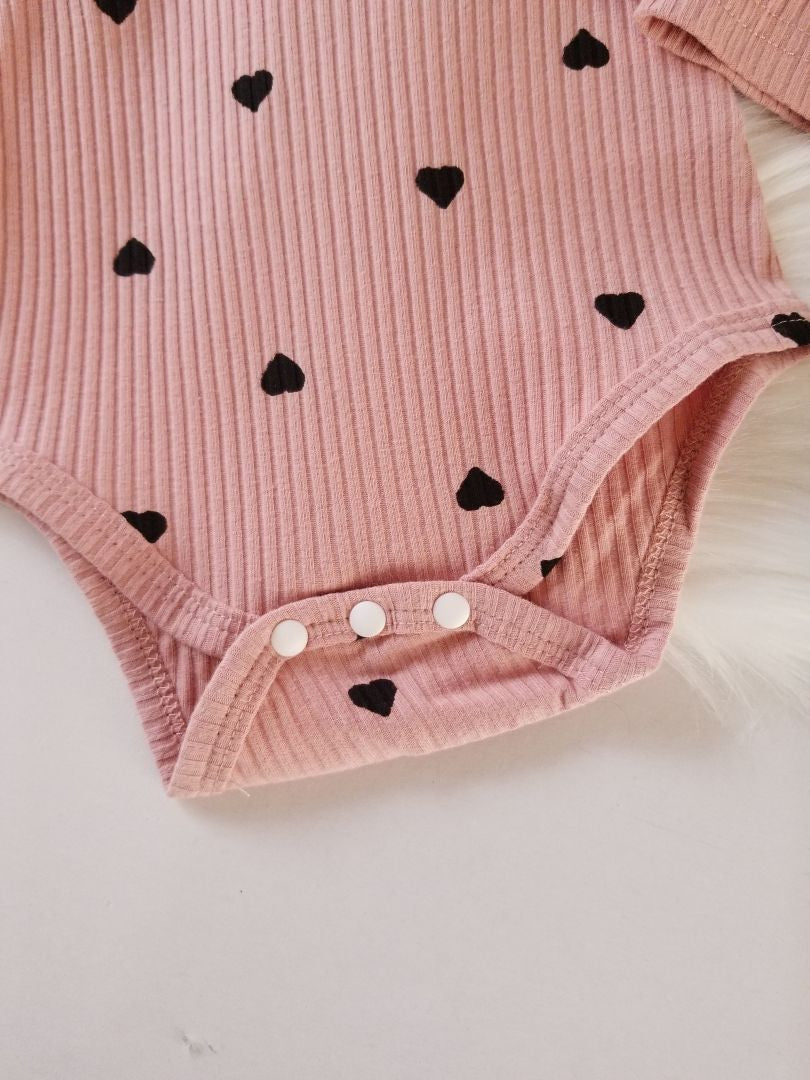Conjunto estampado de corazones