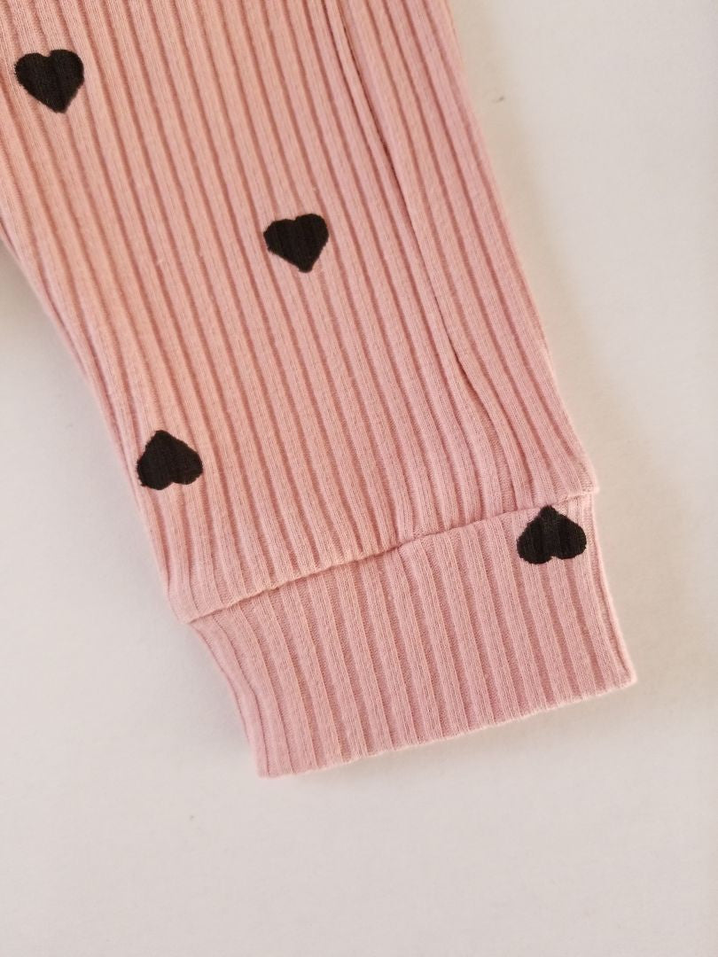 Conjunto estampado de corazones