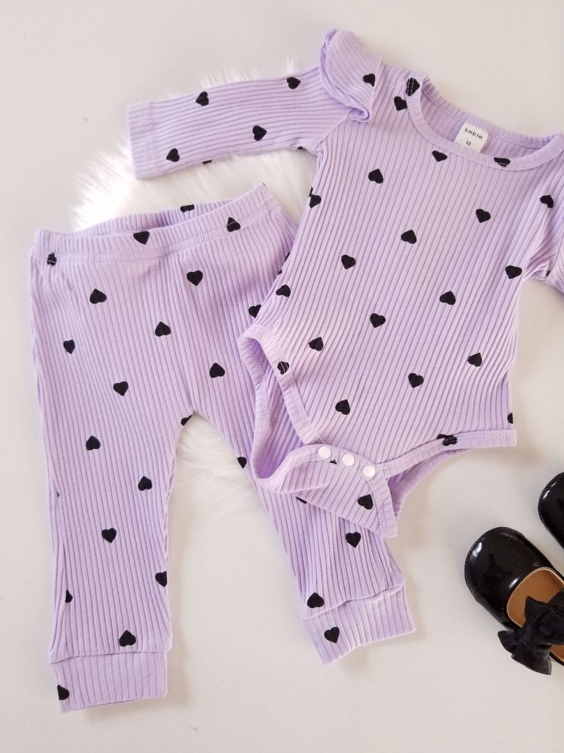 Conjunto estampado de corazones