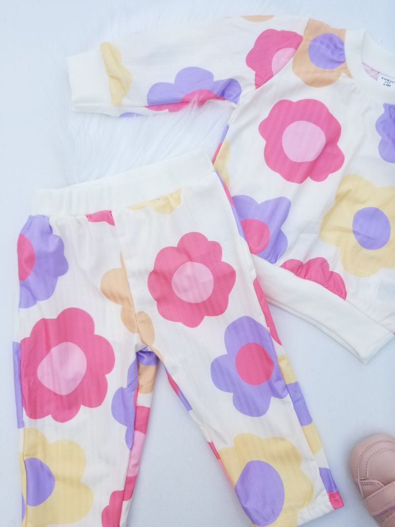 Conjunto floral niña