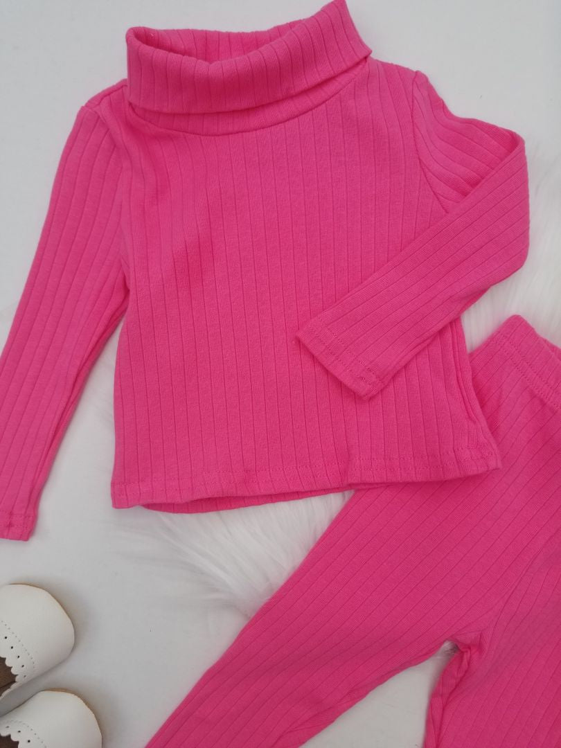 Conjunto de pantalón y suéter de cuello
