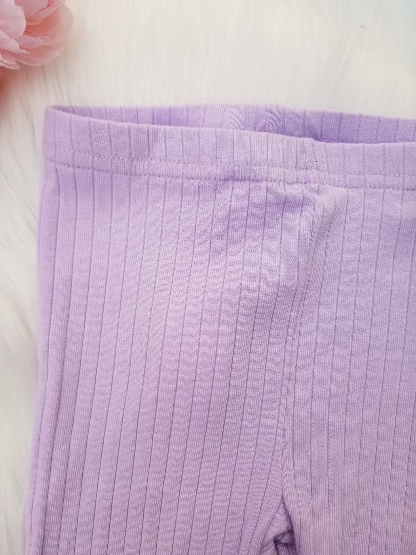 Conjunto de pantalón y suéter de cuello