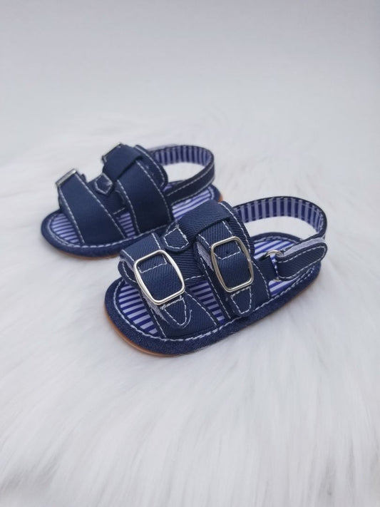 Sandalias de niño con hebillas