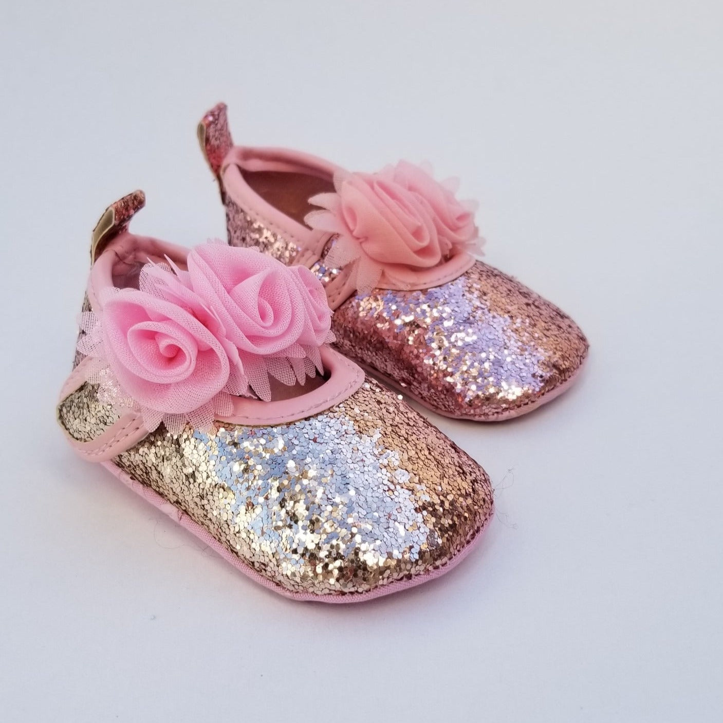 Zapatos de lentejuelas y flores