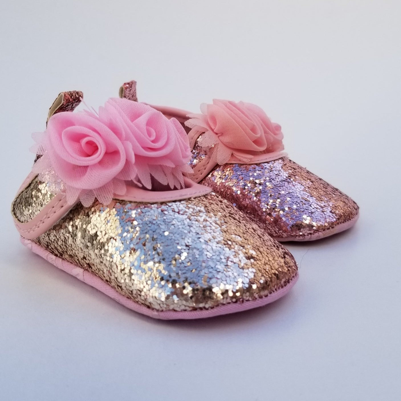 Zapatos de lentejuelas y flores