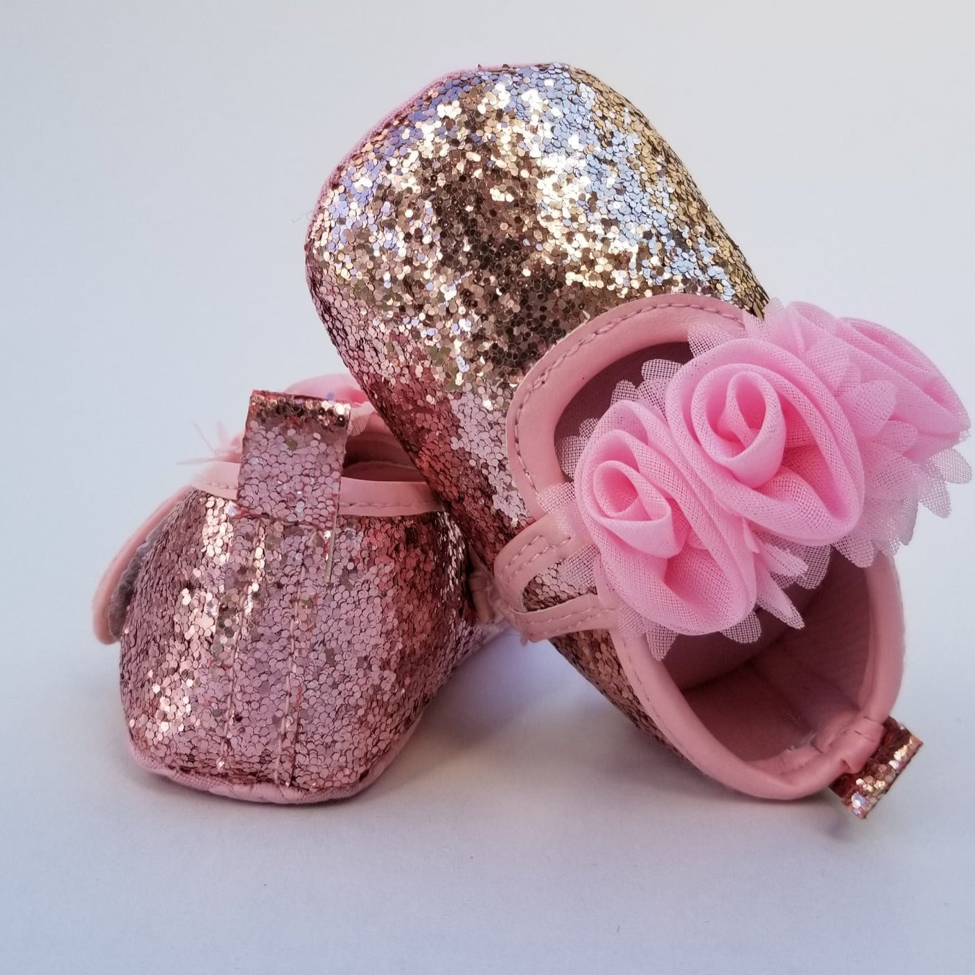 Zapatos de lentejuelas y flores