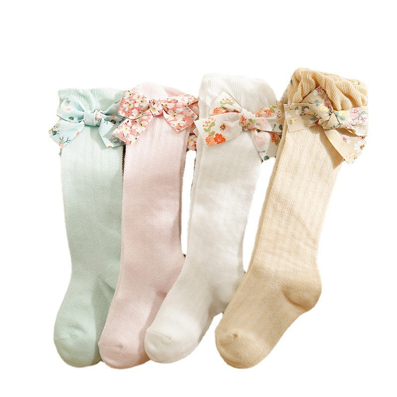 Medias largas con lazo floreado