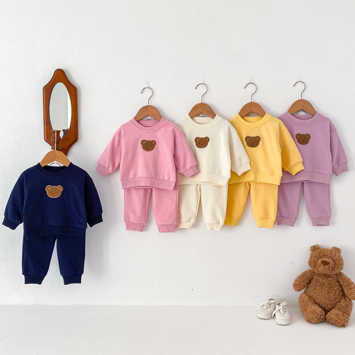 Conjunto buzo con oso bordado
