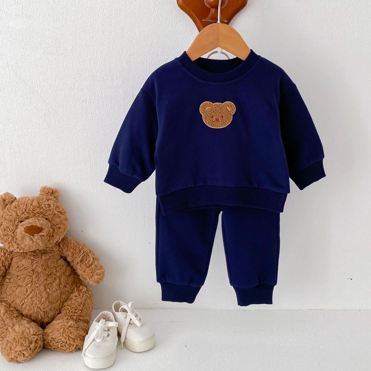 Conjunto buzo con oso bordado