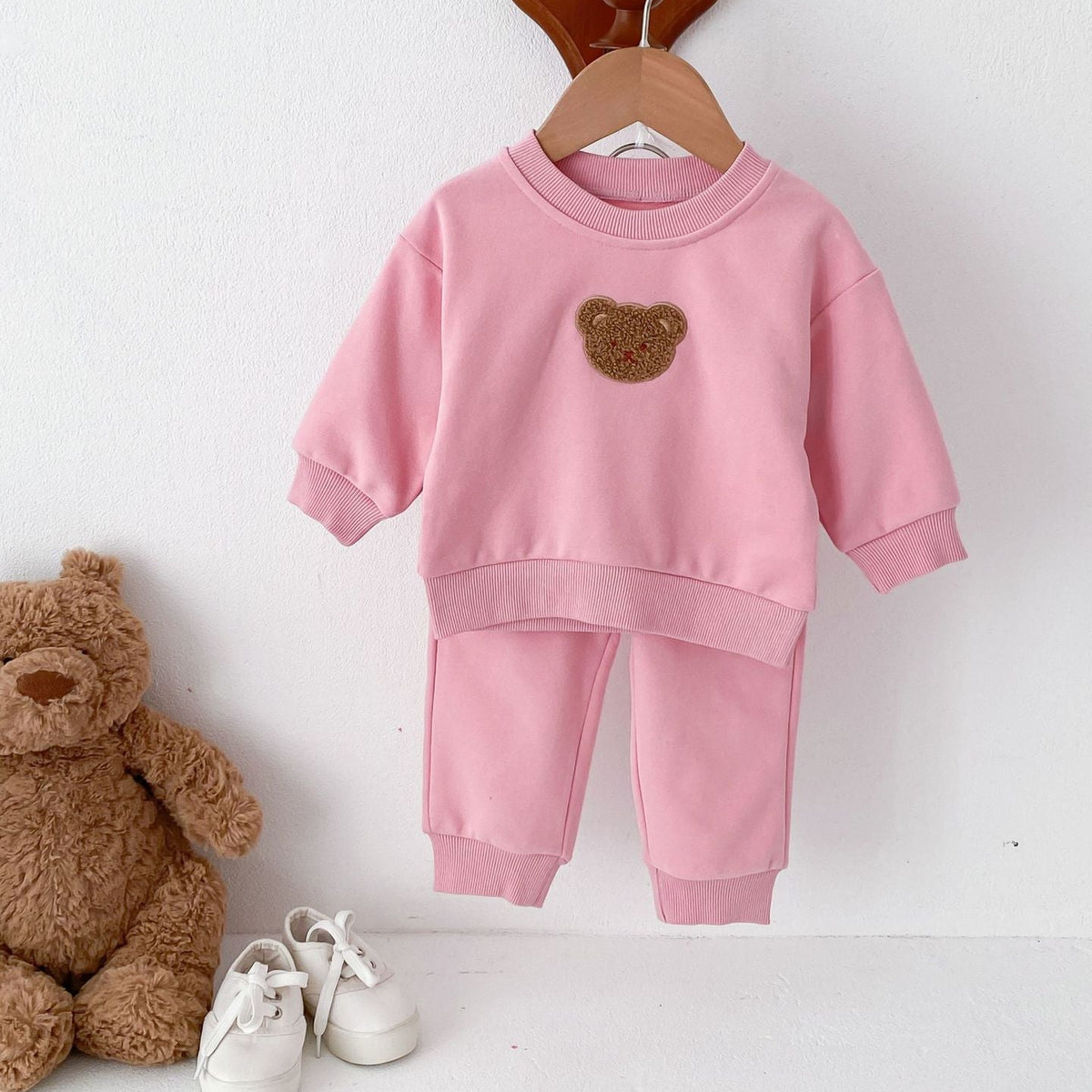 Conjunto buzo con oso bordado
