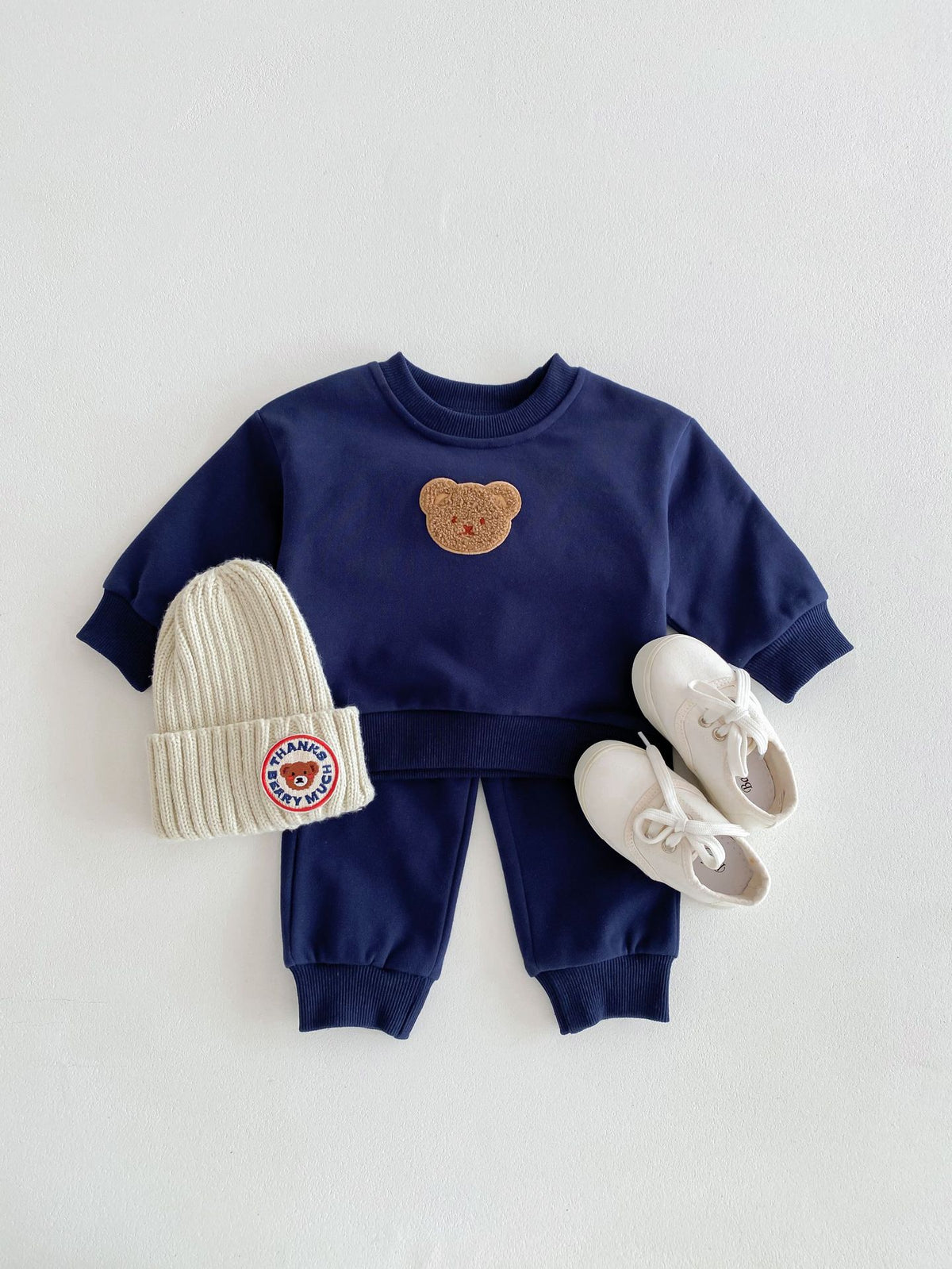 Conjunto buzo con oso bordado