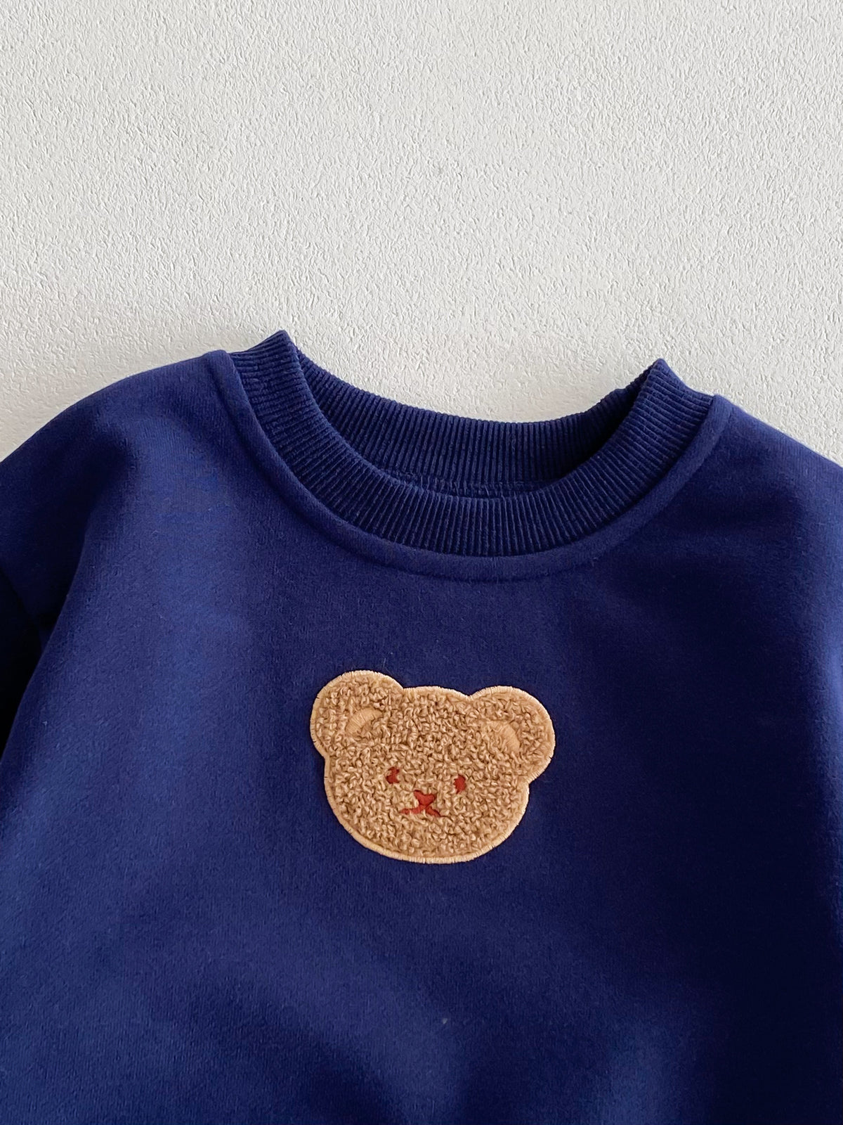 Conjunto buzo con oso bordado