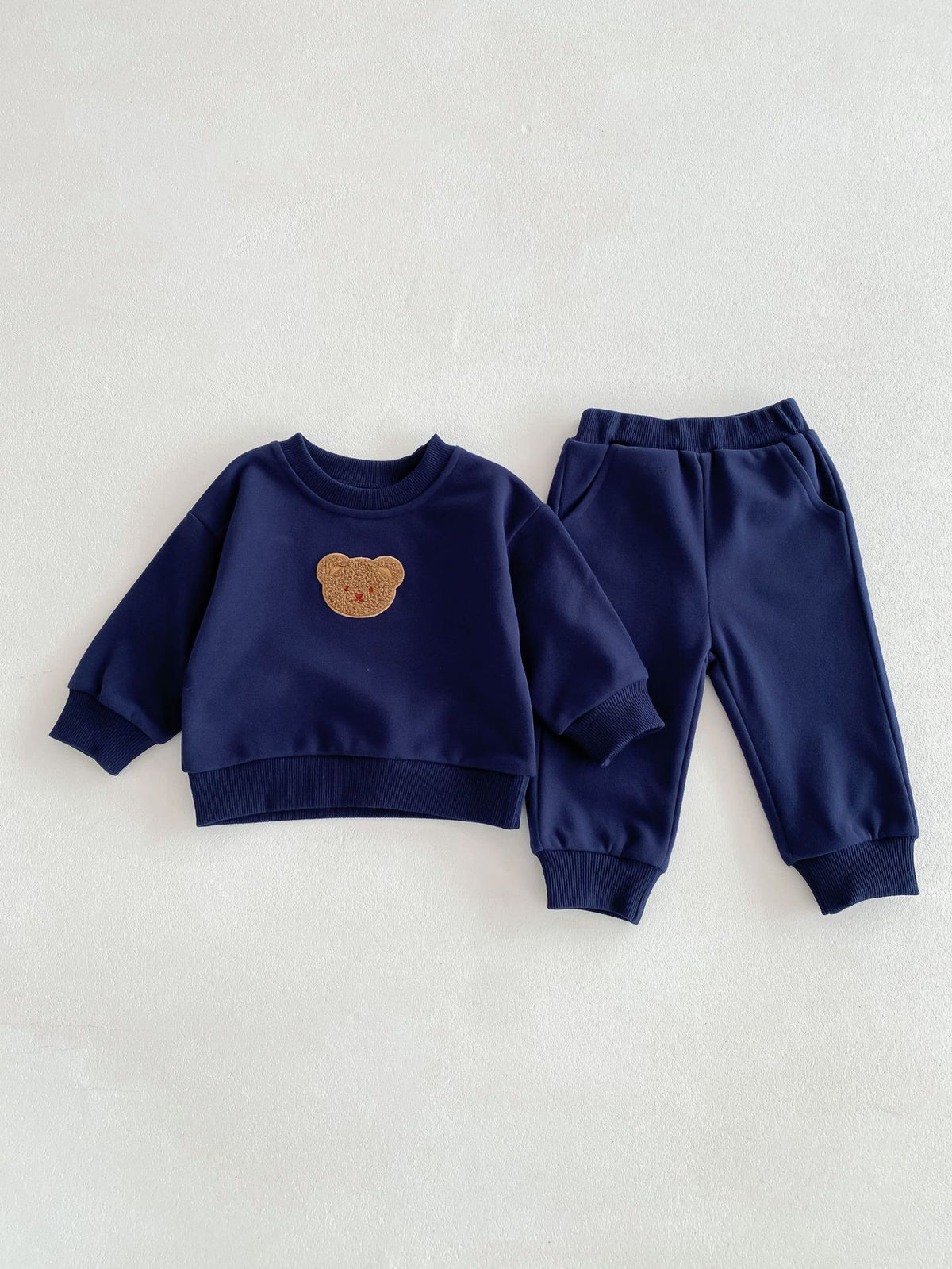 Conjunto buzo con oso bordado