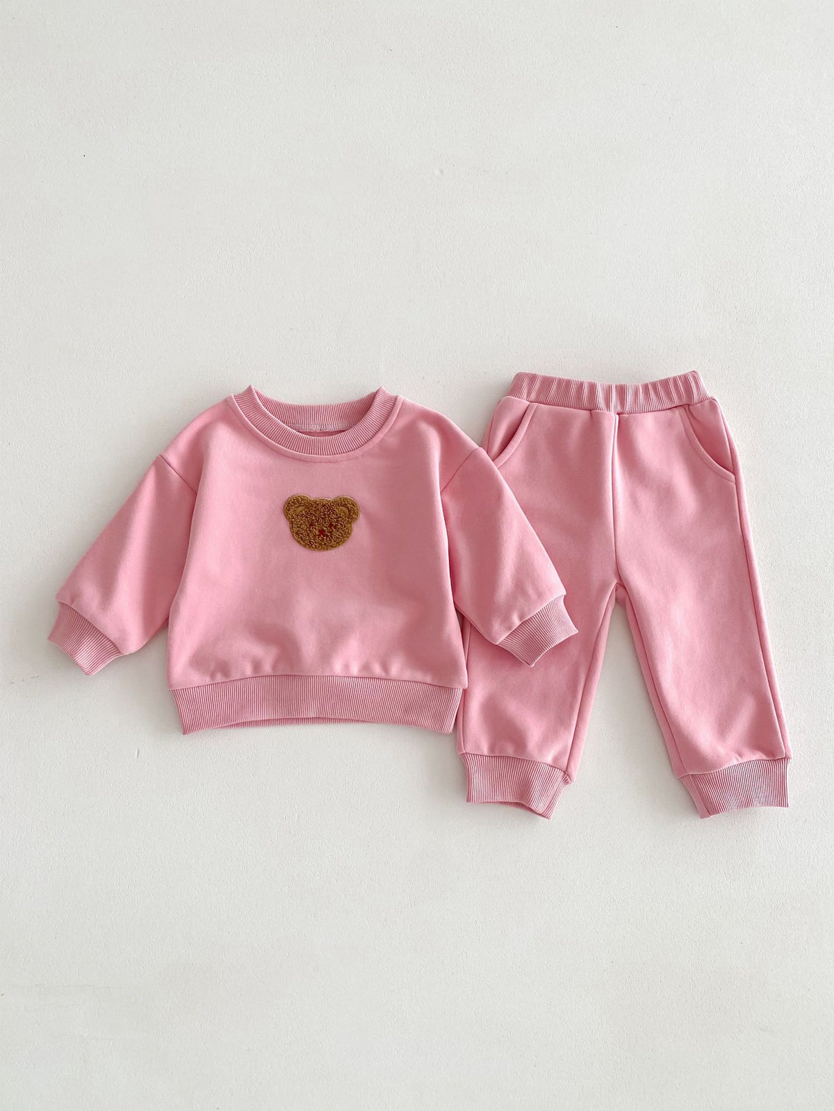 Conjunto buzo con oso bordado