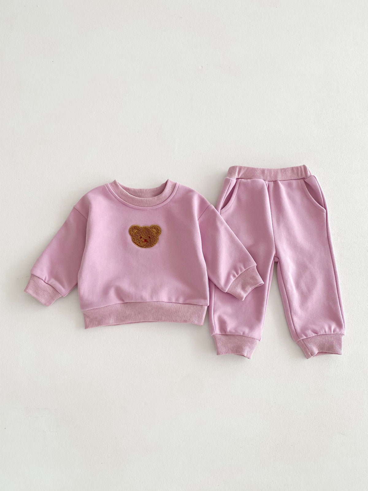 Conjunto buzo con oso bordado